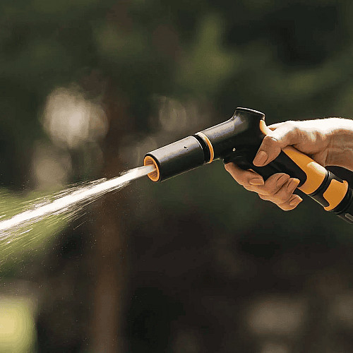 Пістолет-розпилювач Fiskars c регульований переднім керуванням (1065484)