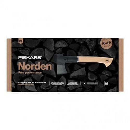 Подарочный набор Fiskars топор Norden N7 (1051142) + точилка (1051146)