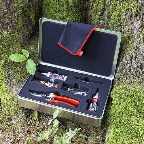 Felco 933 - набор секатор Felco 2 + лезвие + точилка 905 + спрей 980, 981 + масло 990 в кейсе