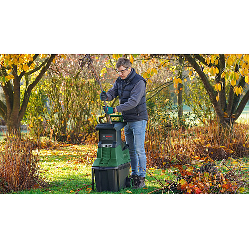 Подрібнювач садовий Bosch AXT 25 TC 2500Вт 40об/хв 45мм 53л 30.5кг ріжуча система Turbine-Cut низькошумний