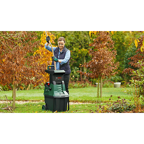 Подрібнювач садовий Bosch AXT22D 2200Вт 40об/хв 38мм 53л 31.3кг ріжуча система Turbine-Cut низькошумний