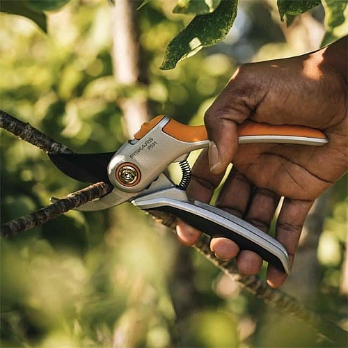 Секатор Fiskars Plus P531 суцільнометалевий обвідний (1057168)
