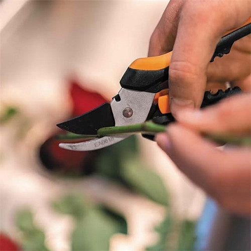 Секатор Fiskars Solid SP14 обвідний для квітів (1051601)