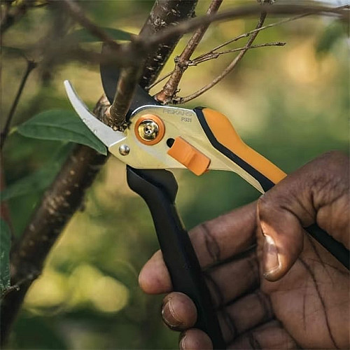 Секатор Fiskars Solid P331 суцільнометалевий обвідний (1057163)