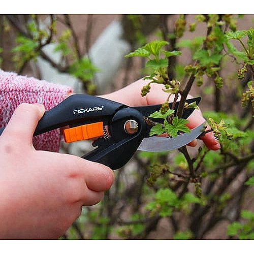 Секатор Fiskars SingleStep P26 обвідний (1000567)