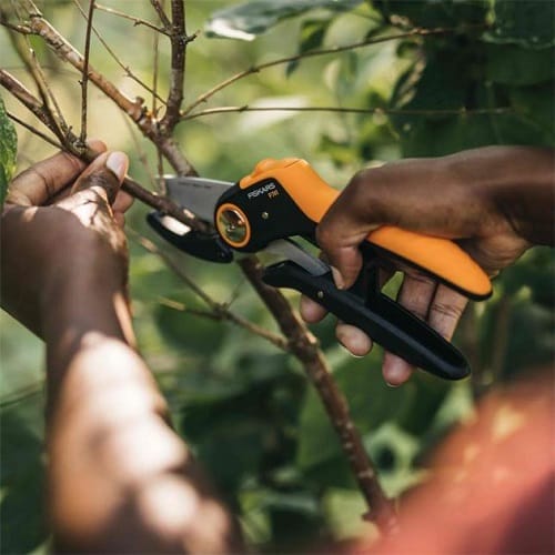 Секатор Fiskars Plus PowerLever P741 з ковадлом (1057171)