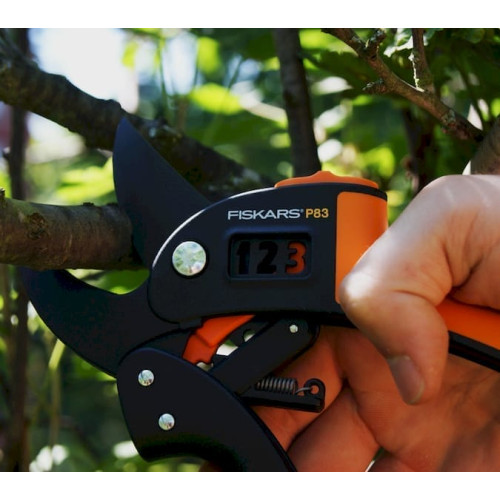 Секатор Fiskars з храповим механізмом PowerStep P83 111670 (1000575)