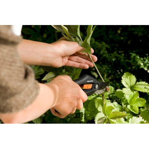 Секатор Fiskars P26 SingleStep 111260 (1000567)