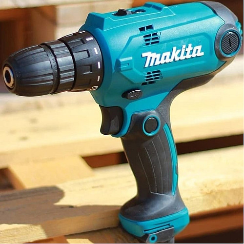 Шуруповерт-дрель Makita DF0300 320Вт 21·42Нм 0–450·0–1500об·мин 1.2кг