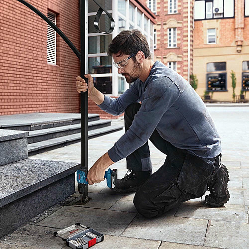 Шуруповерт-дрель аккумуляторная Bosch GSR 185-LI 18В 2х2.0А·час 50Нм 500·1900об·мин 0.9кг