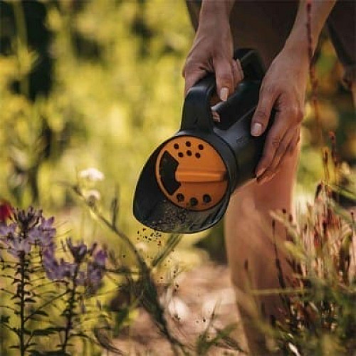 Ручний розкидач Fiskars Solid™ (1057076)