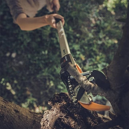 Сучкорез Fiskars PowerGear UPX82 обводной на штанге 1.6 м (1023625)